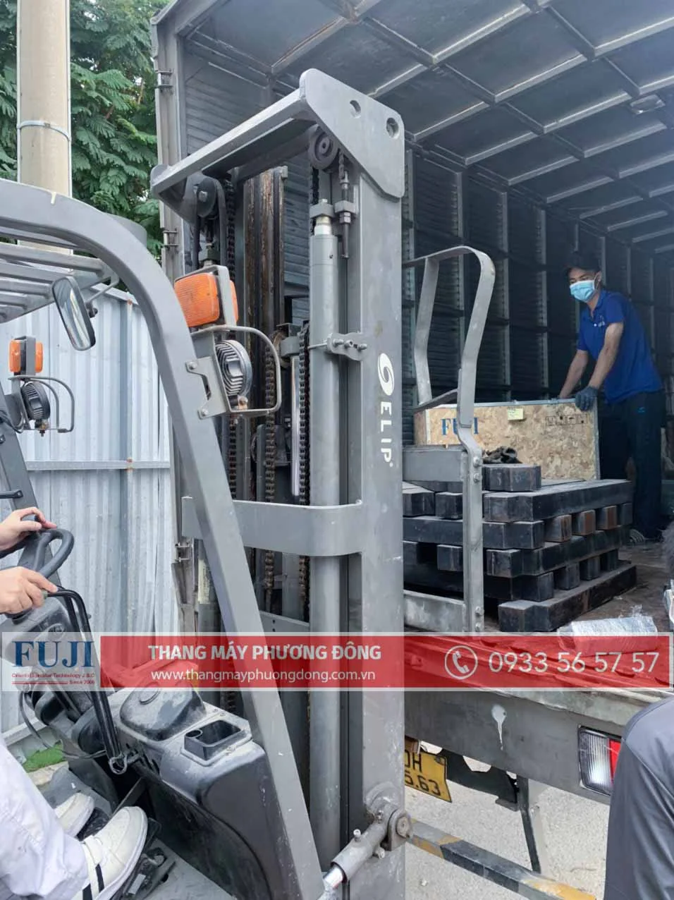 Vận chuyển linh kiện thang máy vào công trình
